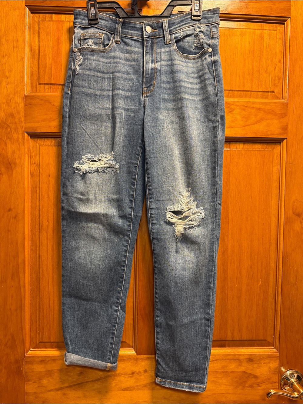 Judy Blue Medium Wash Distressed Straight Leg Jeans